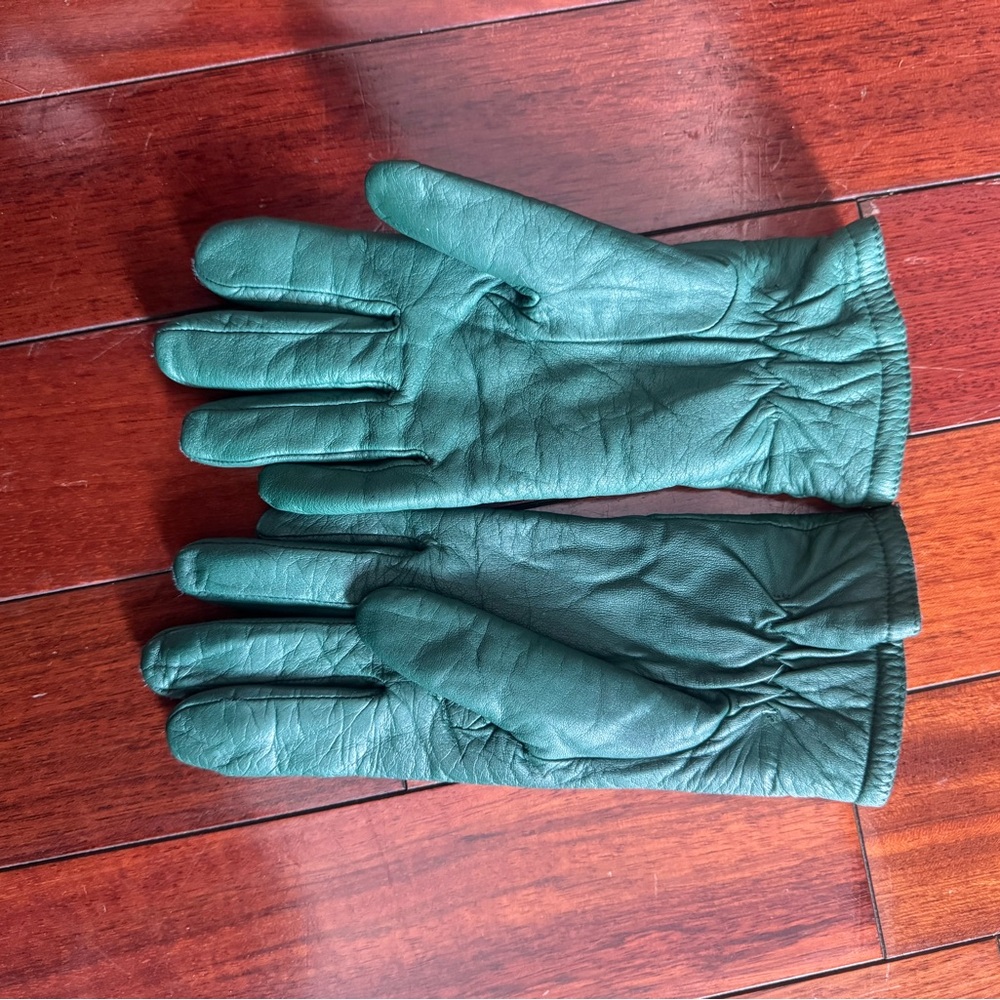 Isotoner Leather Gloves with Green and Beige Accents